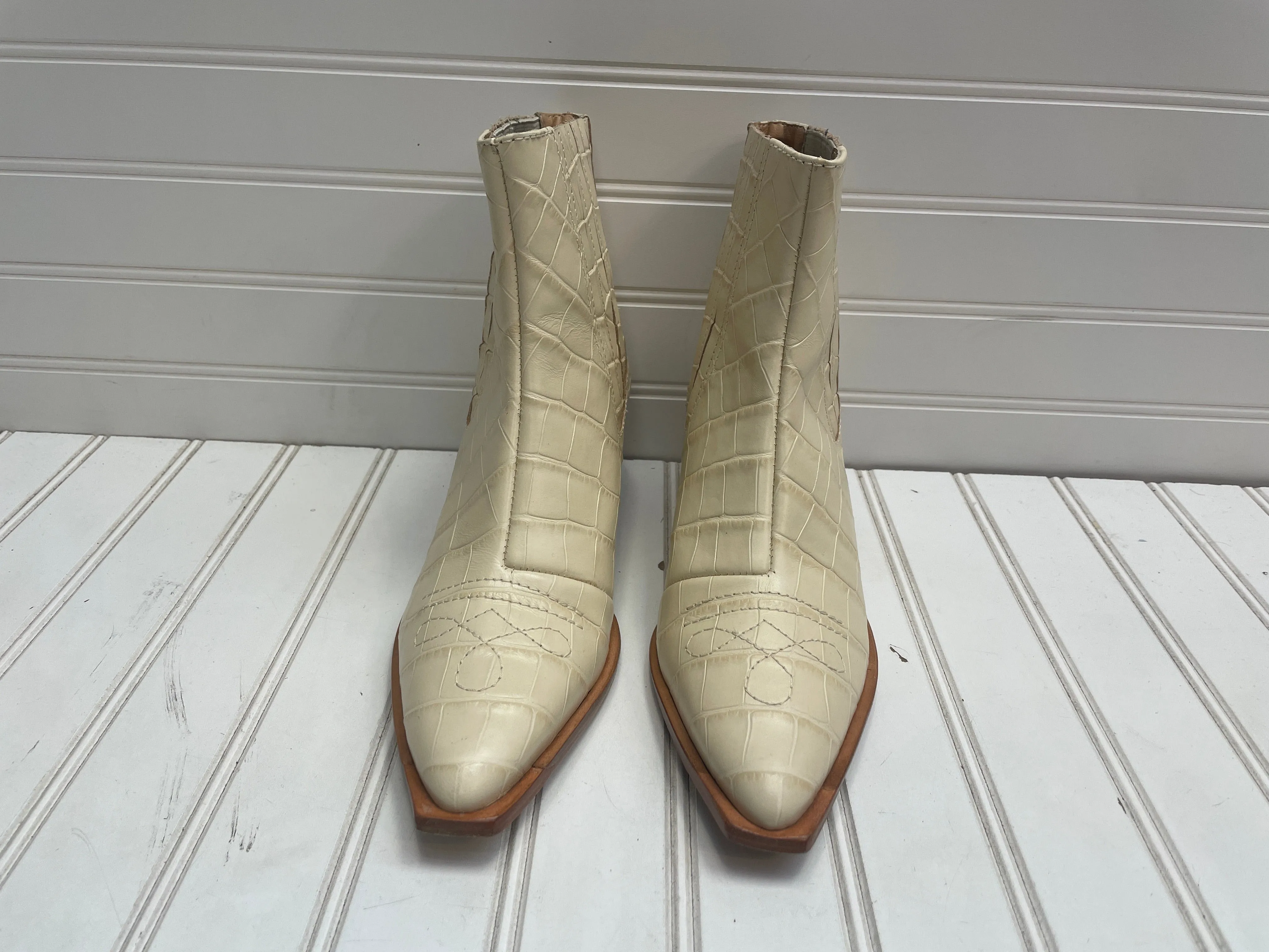 Boots Ankle Heels By Schultz In Cream, Size: 5.5