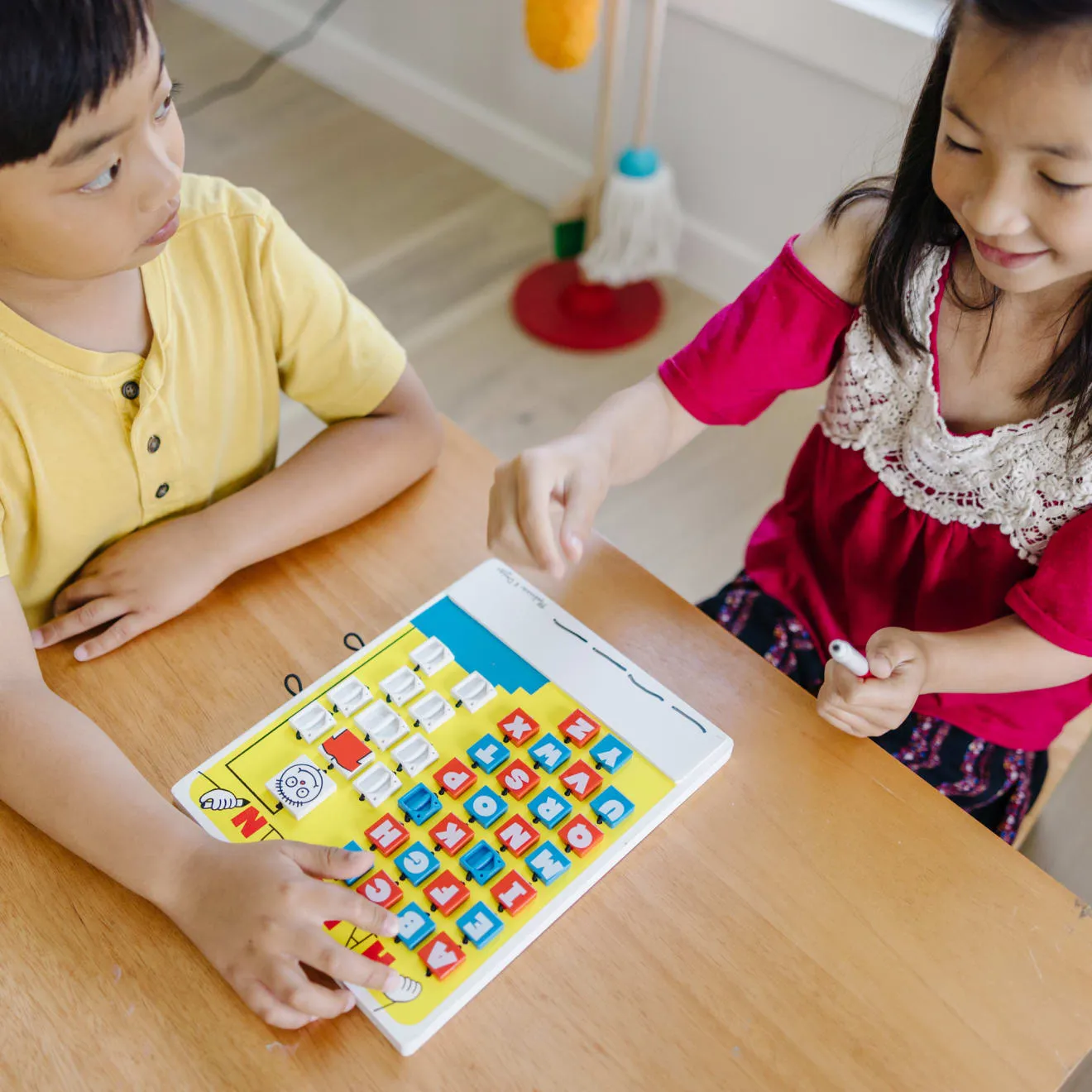 Flip-to-Win Hangman Travel Game