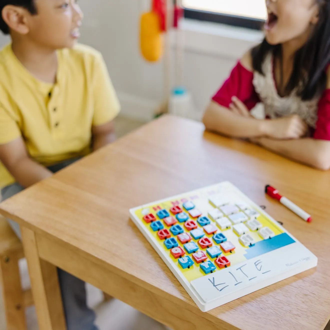 Flip-to-Win Hangman Travel Game