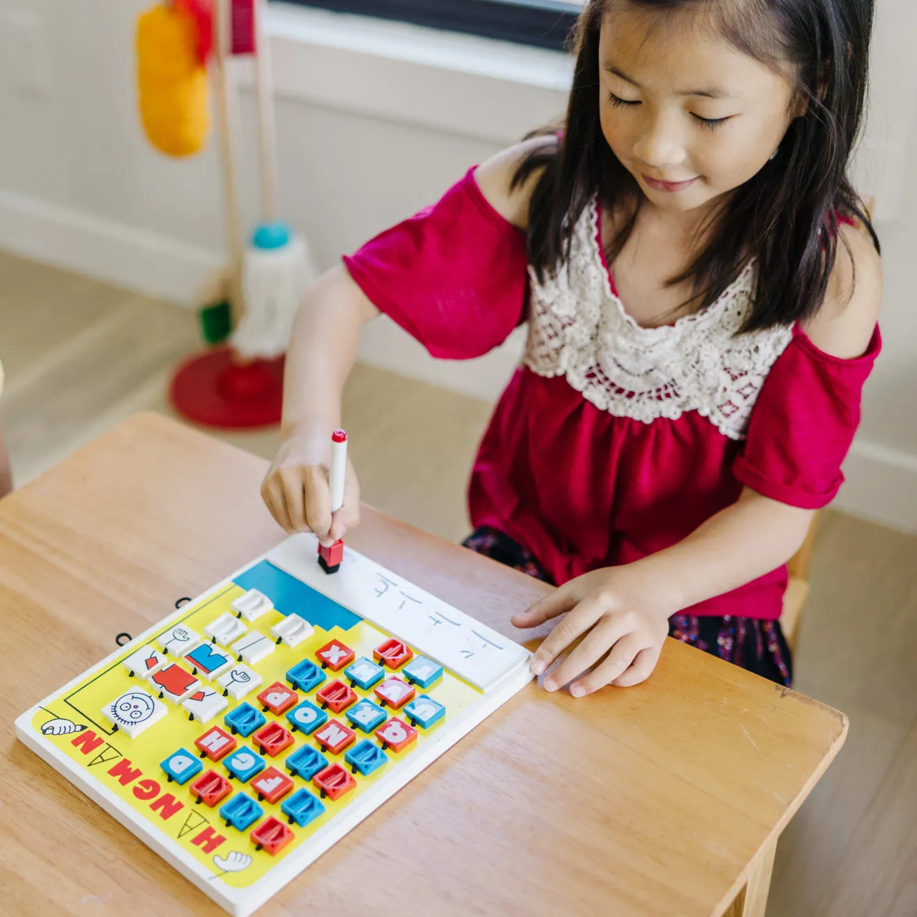 Flip-to-Win Hangman Travel Game